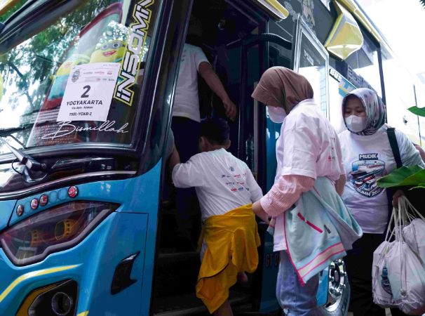 Telkomsel Berangkatkan 1.100 Pemudik Pekerja Informal Melalui Program Mudik Hepi Telkomsel Poin 2025