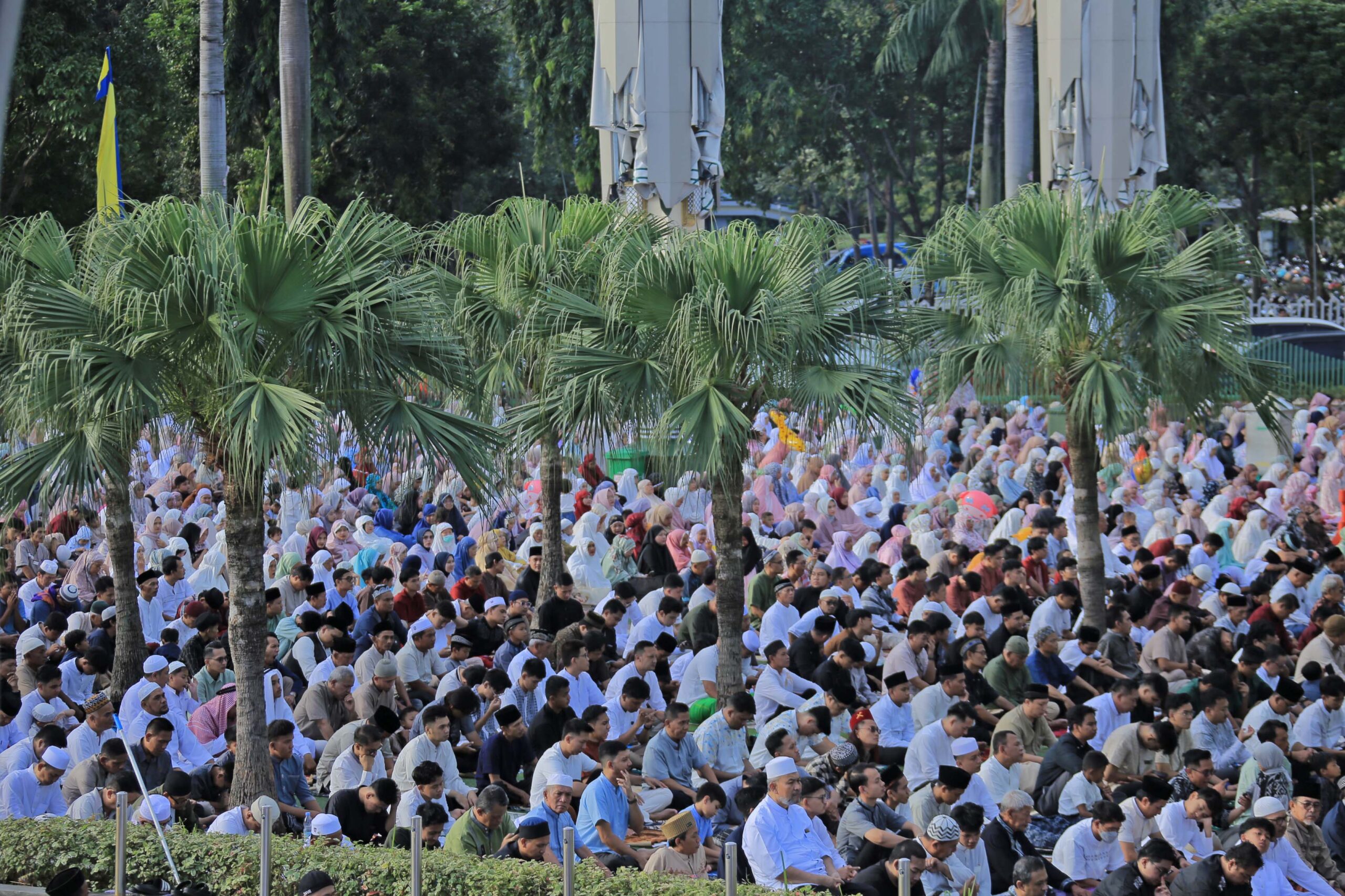 Wali Kota Tangerang dan Wamenkes RI Salat Idulfitri Bersama di Masjid Raya Al-A'zhom
