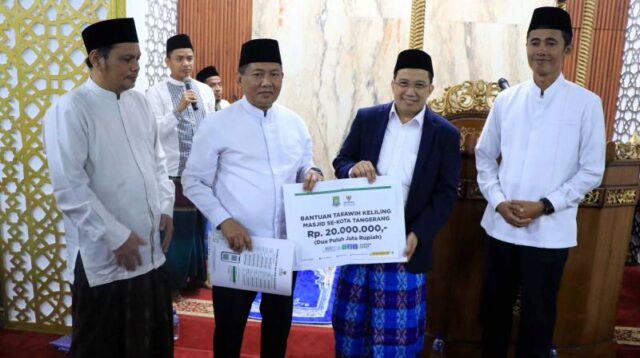 Sekda Kota Tangerang Salurkan Dana Hibah di Masjid Baitul Mukminin Kecamatan Karawaci