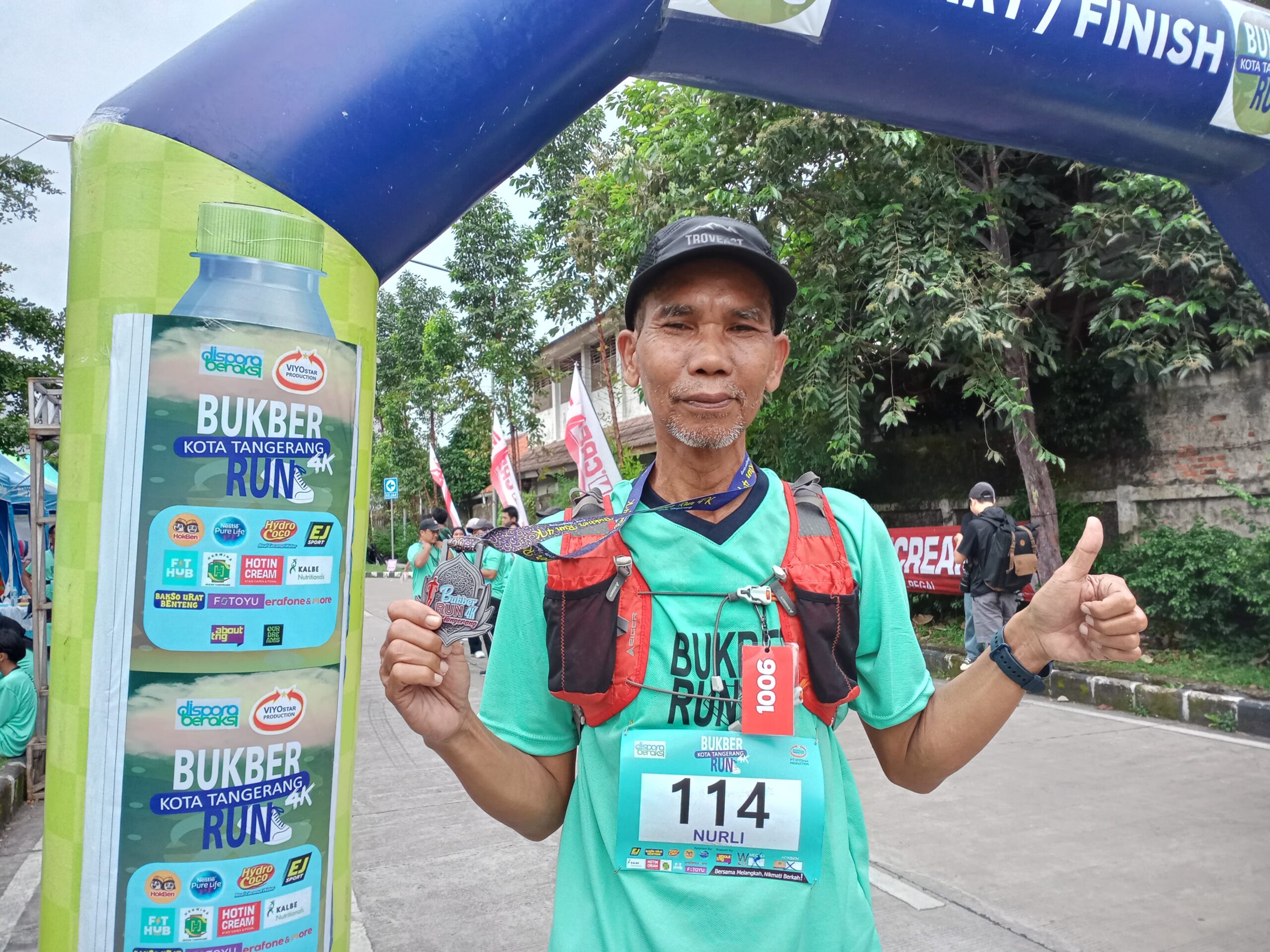 Menginspirasi! Kakek Nurli Masih Kuat Berlari di Bukber Kota Tangerang Run 4K Menginspirasi! Kakek Nurli Masih Kuat Berlari di Bukber Kota Tangerang Run 4K