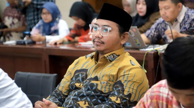Ketua Yayasan Bangsa Suci Indonesia (Banksasuci Foundation), Ade Yunus yang hadir dalam pembahasan tersebut mendukung penuh kebijakan Pemkot Tangerang dalam penanganan sampah dari hulu hingga hilir.