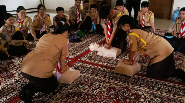 Anggota Pramuka di Kota Tangerang Dibekali Ilmu Medis dan Keselamatan Berlalu Lintas
