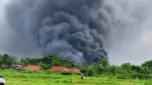 Pabrik PT Bina Relasi Plastindo Terbakar Hebat, Polisi Selidiki Penyebabnya