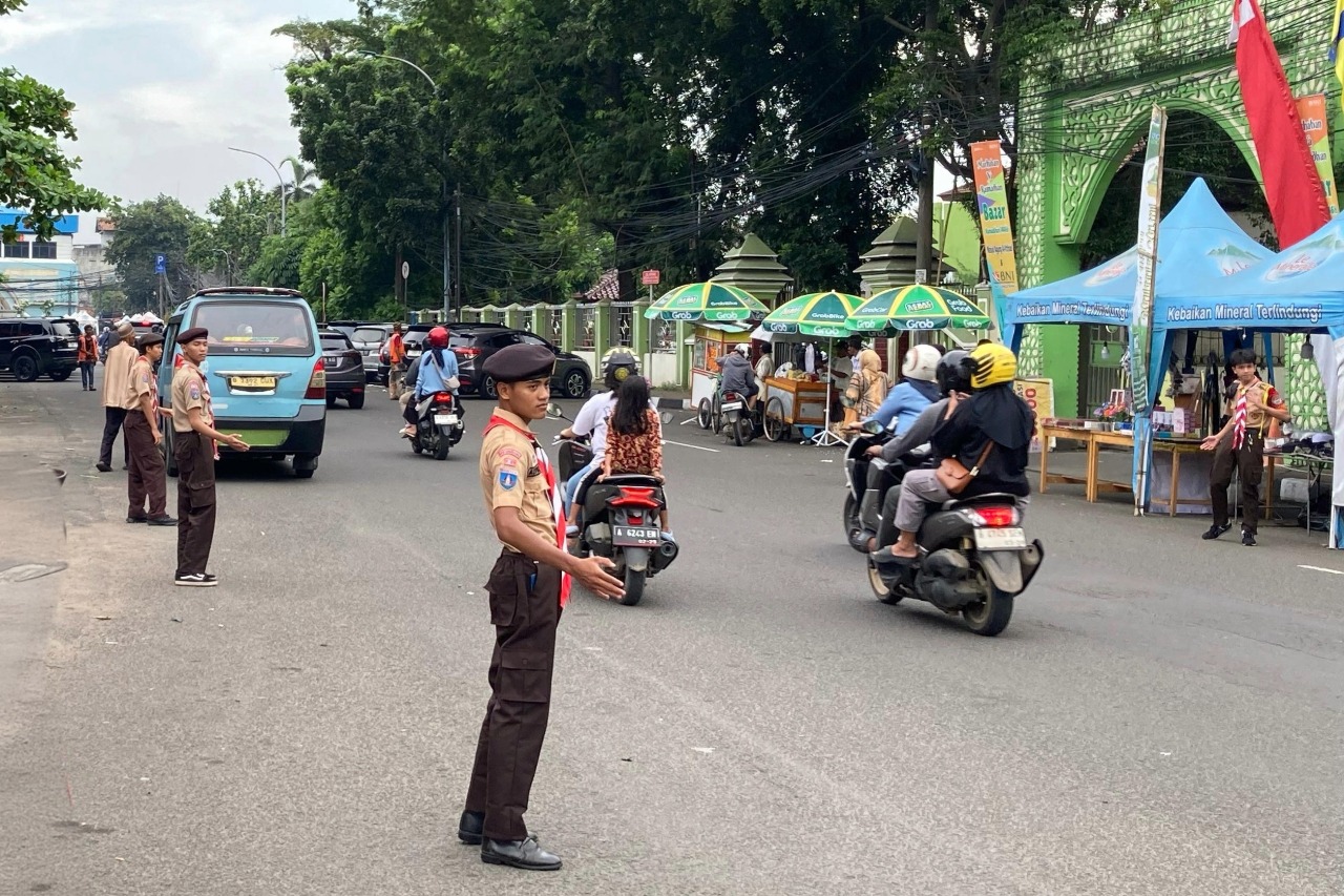 Pelaksanaan Karya Bakti Lebaran 2025 oleh Gerakan Pramuka Kwartir Ranting Tangerang di Posko Polsek Tangerang, di Jalan Ki Samauan, Kota Tangerang