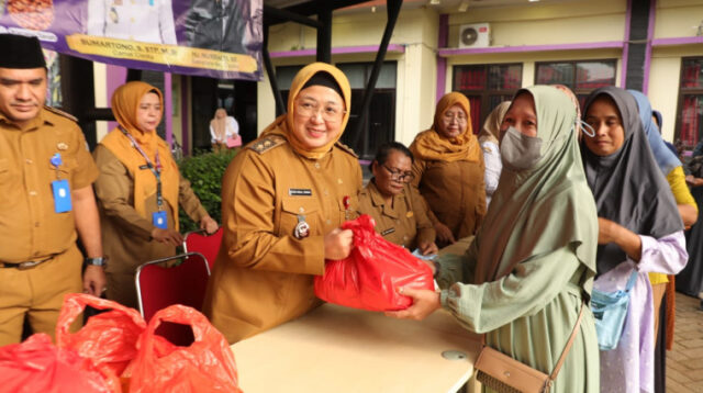 Bantu Warga, Pemkab Tangerang Gelar Bazar Sembako di 29 Kecamatan