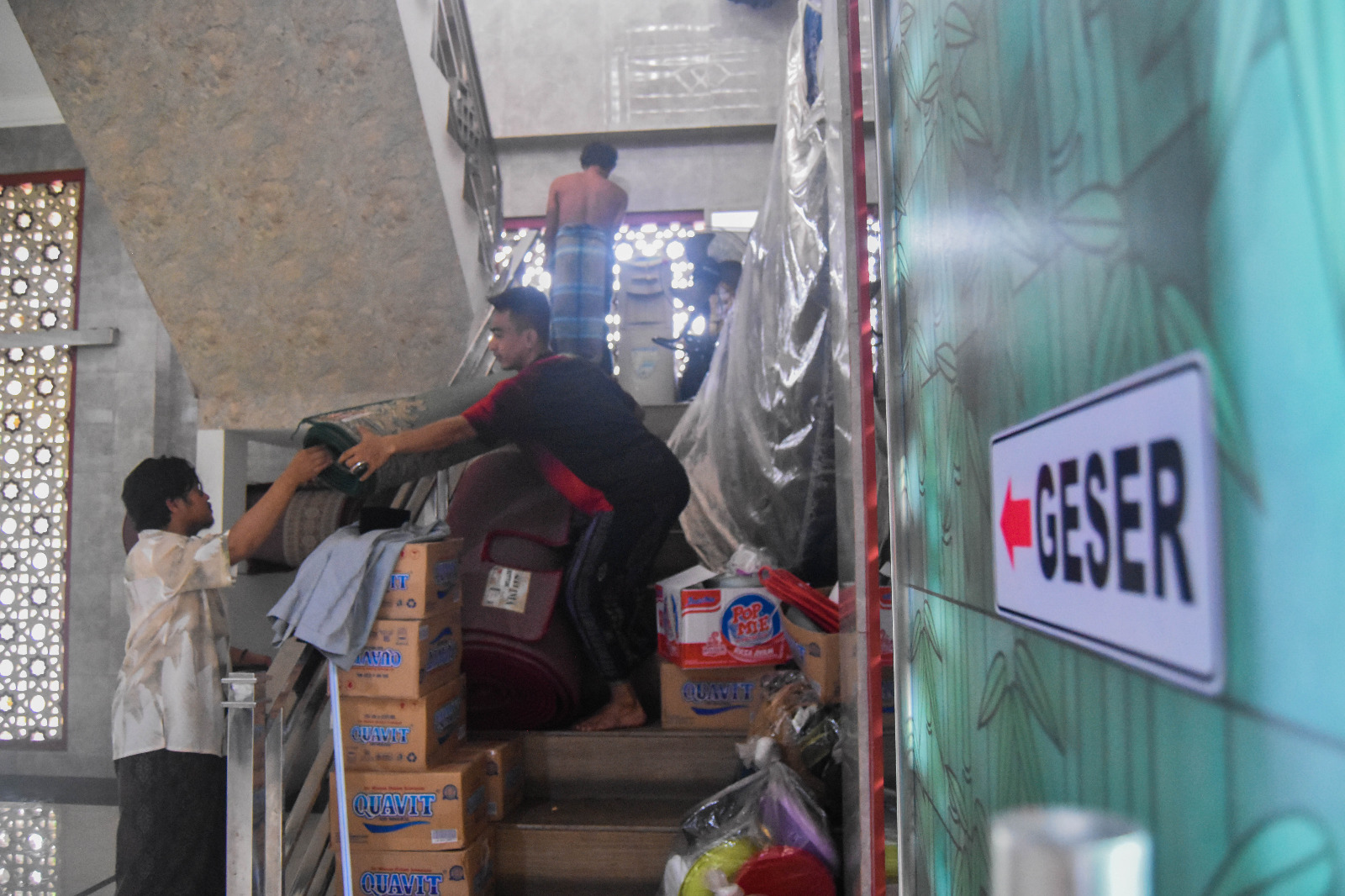 Banjir di Tangerang, Pemkot Salurkan Bantuan ke 250 Kepala Keluarga yang Mengungsi