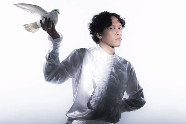 Nuansa Unik dalam Mixtape Terbaru Hindia, 'Doves, '25 on Blank Canvas