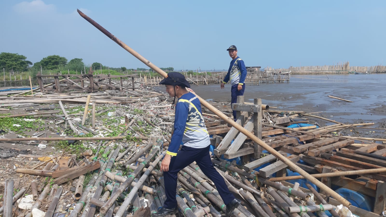 Update : PSDKP dan Pemprov Banten Bongkar Pagar Laut di Kohod Sepanjang 1 Km