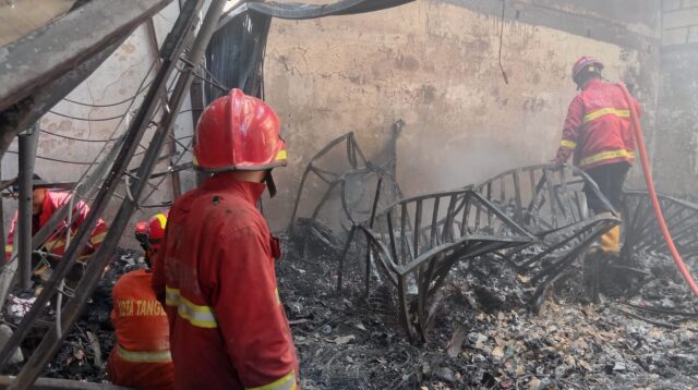 Gudang Suku Cadang di Larangan Kota Tangerang Terbakar, Diduga Akibat Korsleting Listrik