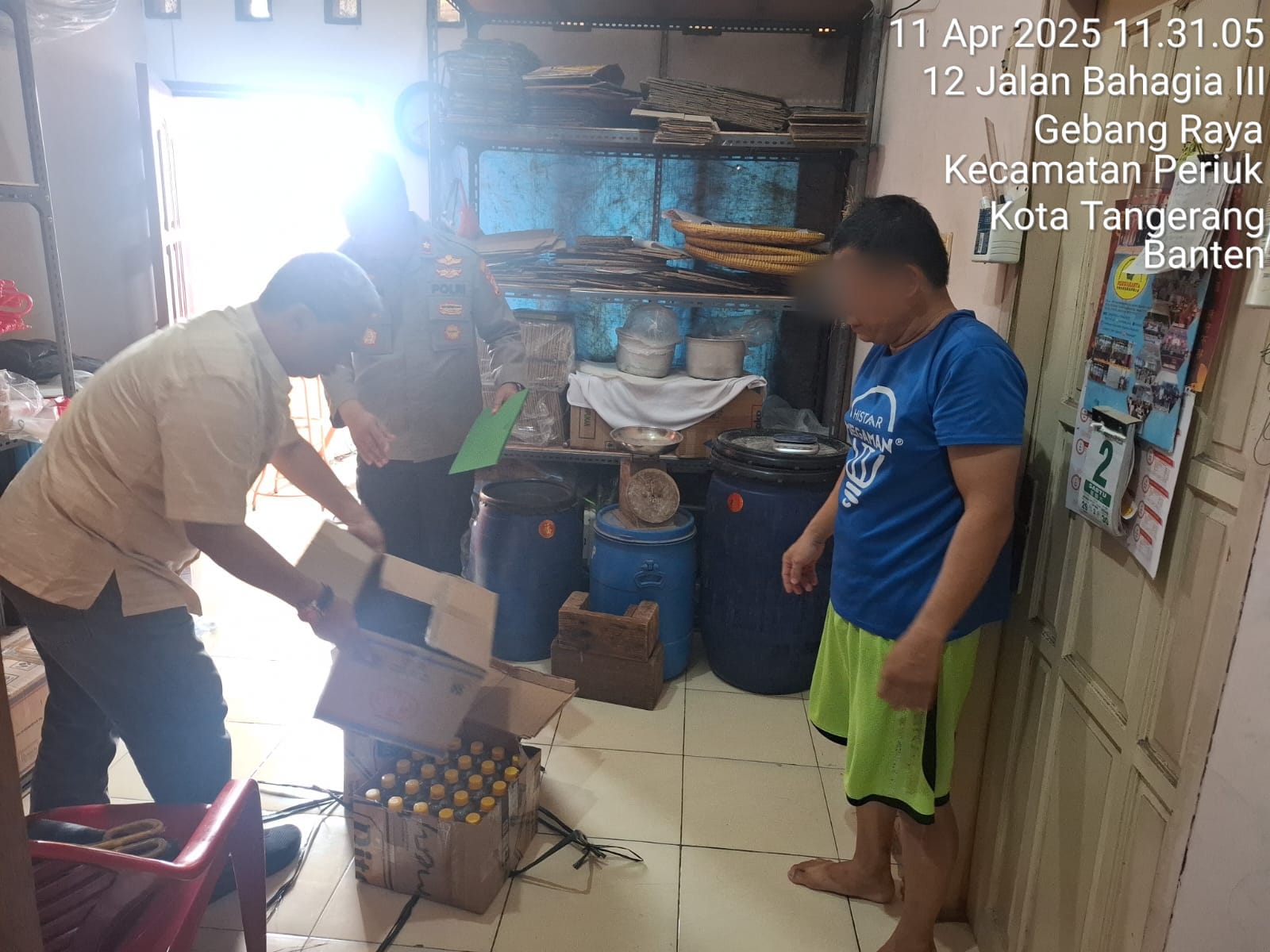 Polisi Bongkar Home Industry Ciu di Tangerang, Ratusan Botol Siap Edar Diamankan!