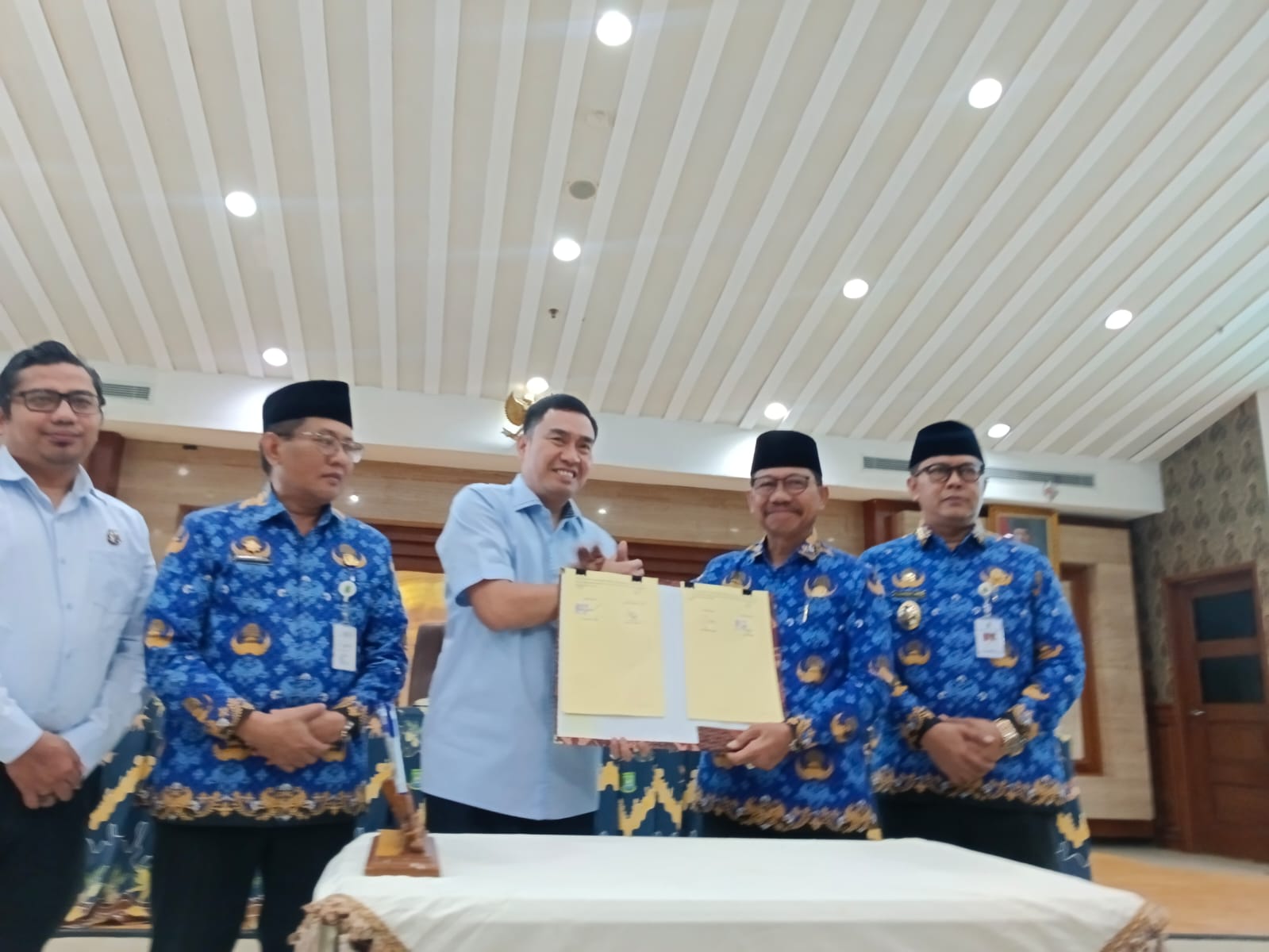 Pemerintah Kota Tangerang bersama Kejaksaan Negeri Kota Tangerang secara resmi menandatangani perjanjian kerja sama yang memperkuat sinergi dalam bidang hukum dan pelayanan publik