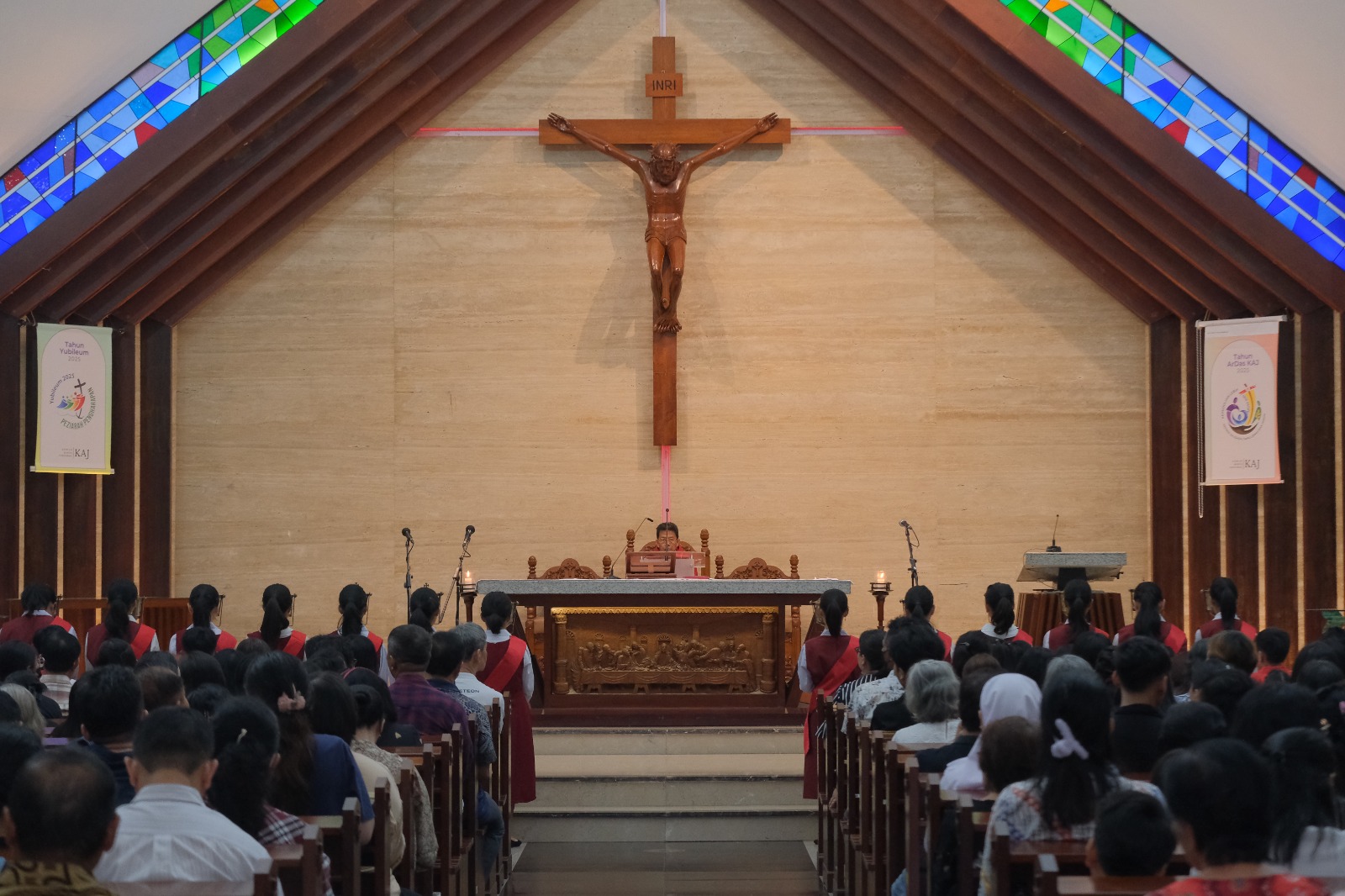 Ribuan Umat Hadiri Misa Jumat Agung di Gereja HSPMTB Tangerang