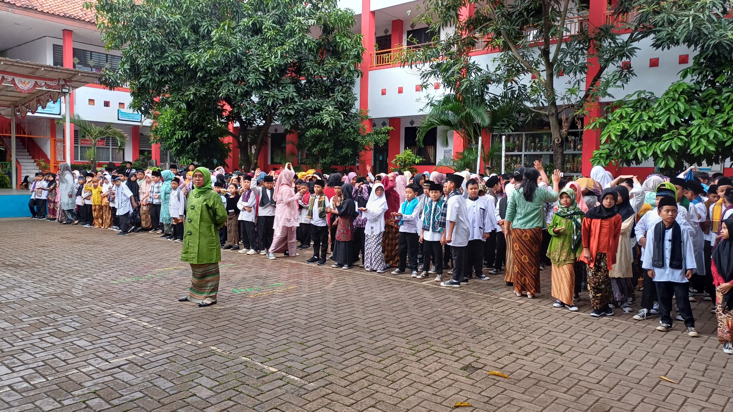 Semarak Perayaan Kartini di SDN Gebang Raya 1 Kota Tangerang Semarak Perayaan Kartini di SDN Gebang Raya 1 Kota Tangerang