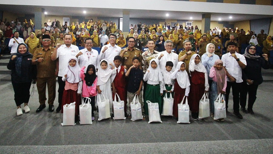 Amway Indonesia Bersama Pemkot Tangerang dan PMI Berikan Bantuan Pendidikan untuk 250 Anak