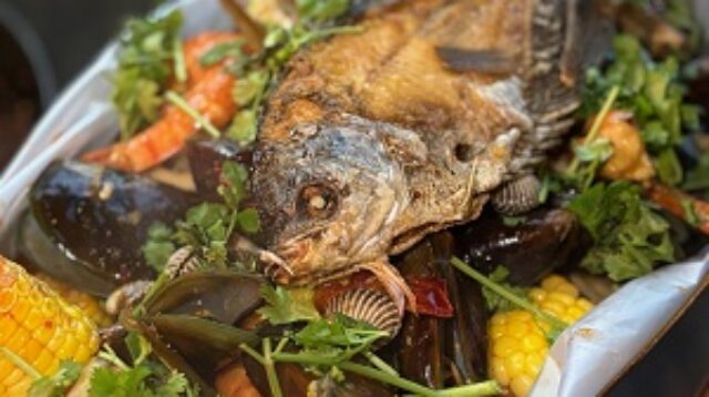 Royal Palm Hotel Cengkareng Hadirkan “Seafood Tumpah Ciben”, All You Can Eat Spesial Setiap Jumat dan Sabtu!