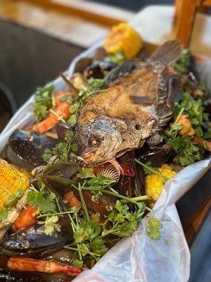 Royal Palm Hotel Cengkareng Hadirkan “Seafood Tumpah Ciben”, All You Can Eat Spesial Setiap Jumat dan Sabtu!
