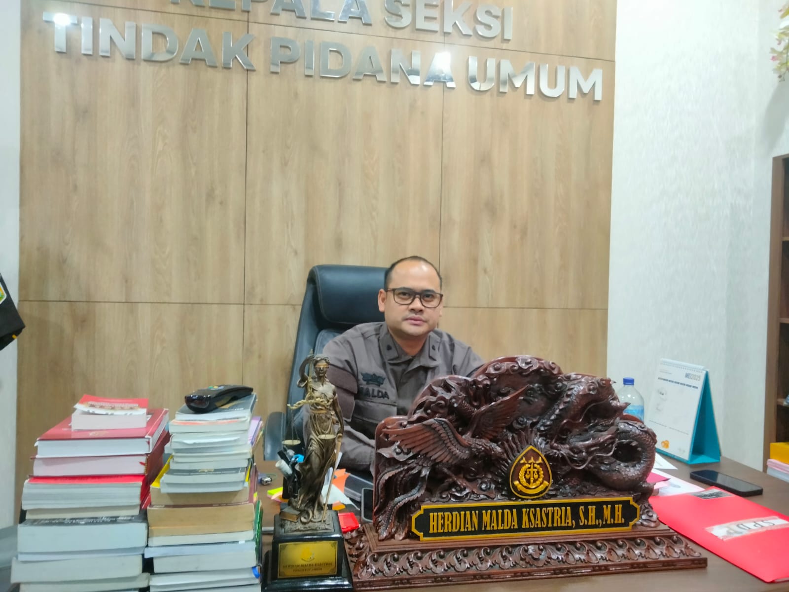 Empat Terdakwa Kasus Penadahan Mobil Rental Dituntut 7 Tahun Penjara Empat Terdakwa Kasus Penadahan Mobil Rental Dituntut 7 Tahun Penjara