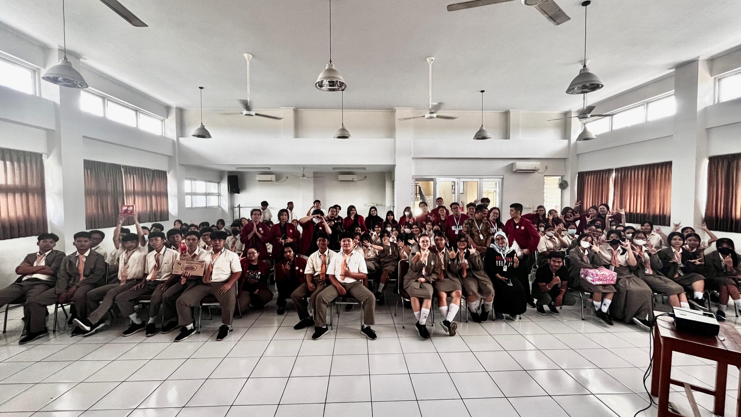 HIMA Sastra Inggris UBD Gelar PKM Bertema “Generasi Melek Media” di Sekolah Kota Tangerang