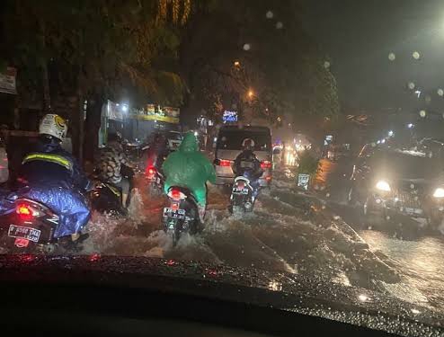 Banjir Melanda Ciledug Indah, Drainase Tersumbat Proyek Gorong-Gorong