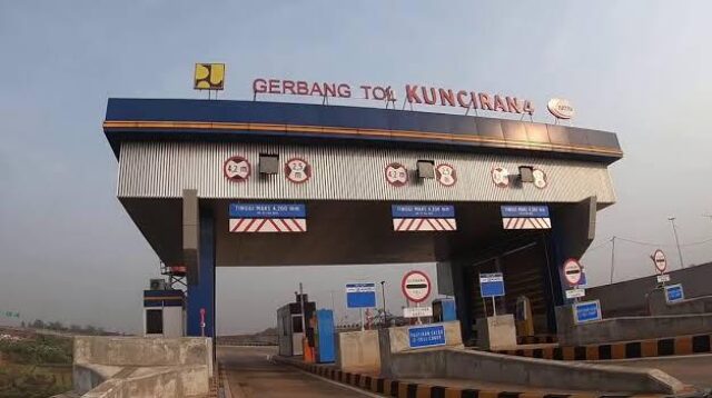 Tarif Jalan Tol Kunciran - Serpong resmi naik mulai Kamis, 15 Mei 2025 pukul 00.00 WIB. Penyesuaian tarif ini mengacu pada Keputusan Menteri PUPR Nomor 466/KPTS/M/2025 dan merupakan amanat regulasi yang mempertimbangkan laju inflasi serta peningkatan Standar Pelayanan Minimal (SPM) jalan tol.