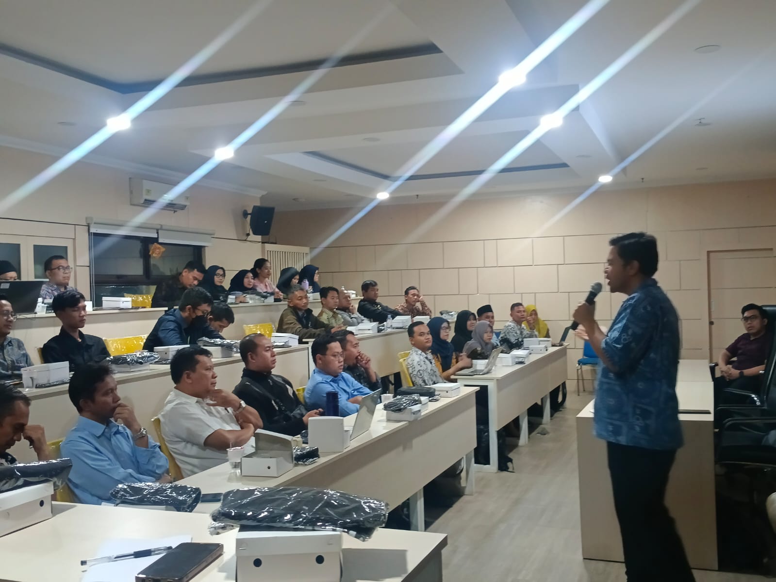 Pentingnya Pemahaman Internet Sehat: Guru SMP Kota Tangerang Diberikan Pelatihan Khusus