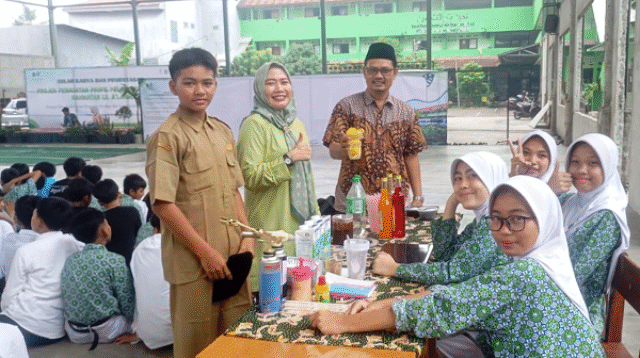 Gelar Karya P5RA, Siswa MTsN 1 Tangsel Unjuk Bakat dan Wirausaha