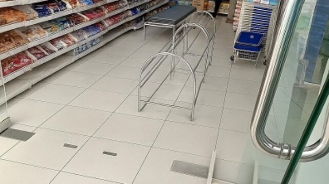 Gempar! Pria Ditemukan Meninggal di Toilet Minimarket Cipondoh