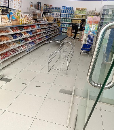 Gempar! Pria Ditemukan Meninggal di Toilet Minimarket Cipondoh Gempar! Pria Ditemukan Meninggal di Toilet Minimarket Cipondoh