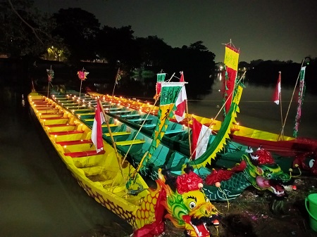 Ritual Memandikan Perahu Naga Warnai Festival Peh Cun 2576/2025