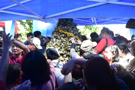 Penuh Makna dan Nilai Tradisi, Festival 1.000 Bacang Meriahkan Peh Cun 2576