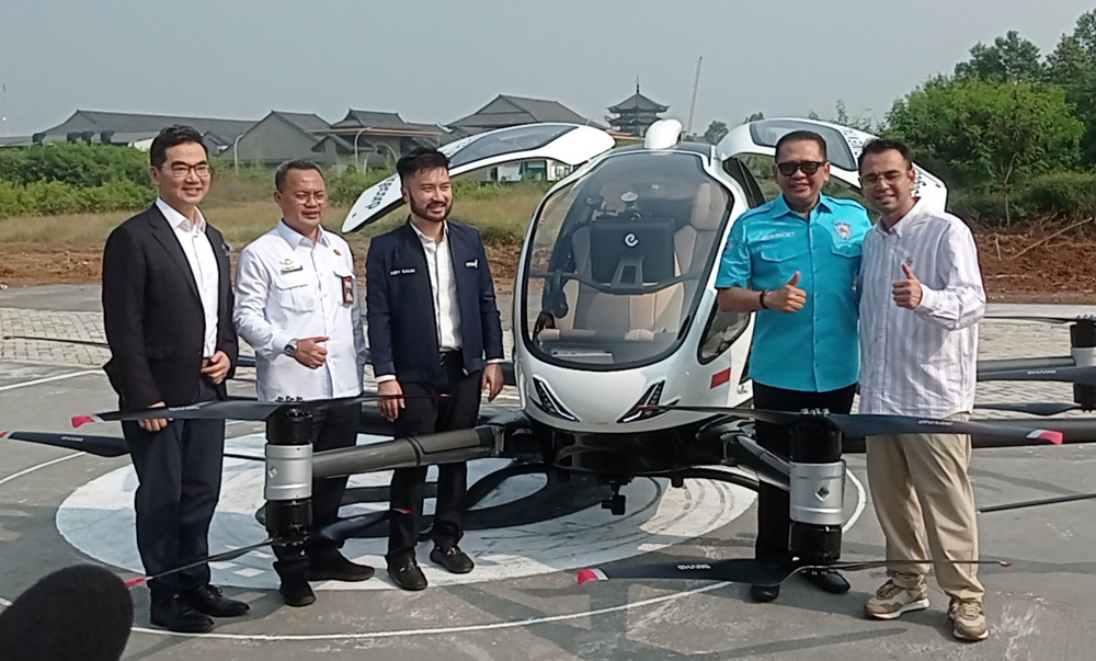 Raffi Ahmad dan Rudy Salim Buka Era Taksi Terbang Indonesia Lewat EHang 216-S