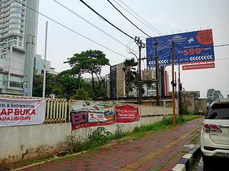 Diduga Akibat Kabel Menjuntai, Petugas Kebersihan DLH Kota Tangerang Terjatuh dari Truk