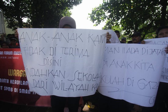 Massa Aksi Demo SMAN 11 Kota Tangerang Tuntut Transparansi SPMB