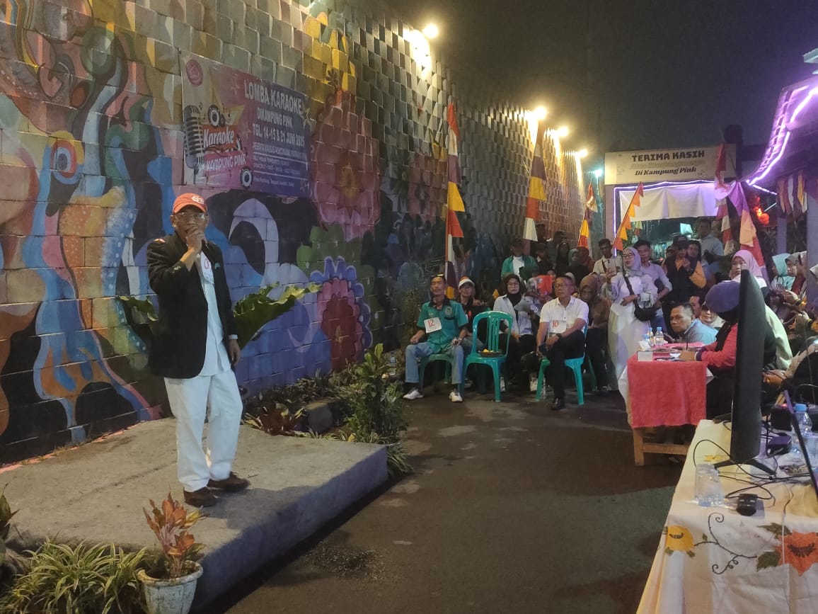 Unik, Kampung Pink Gelar Lomba Karaoke Sebagai Sarana Rekreasi Unik, Kampung Pink Gelar Lomba Karaoke Sebagai Sarana Rekreasi