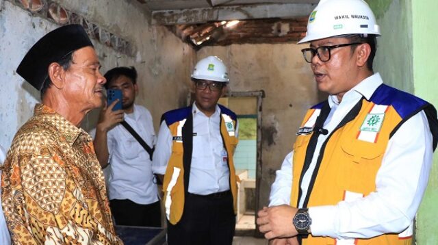 Pemerintah Kota (Pemkot) Tangerang terus menegaskan komitmennya dalam meningkatkan kesejahteraan masyarakat melalui program renovasi Rumah