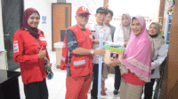 Bantu Korban Banjir, PMI Bagikan 50 Paket Hygiene Kit dan Perlengkapan Kebersihan
