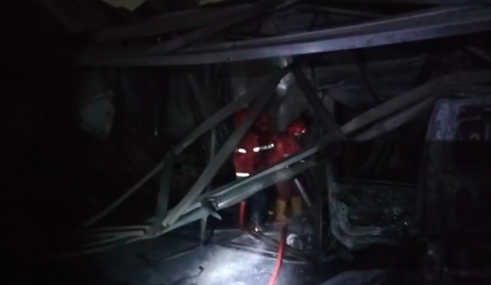 Diduga Korsleting, Toko Beras di Batuceper Terbakar, Pemilik Alami Sesak Napas