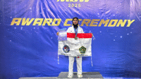 Siswi MTsN 1 Tangsel kibarkan Merah Putih di Malaysia