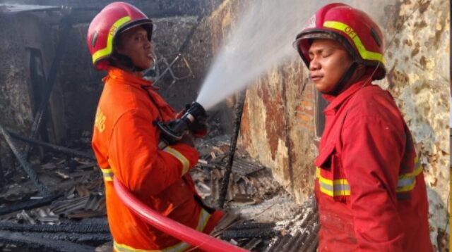 Kios Laundry dan Warteg Terbakar di Kreo Larangan, Kerugian Ditaksir Capai Rp300 Juta