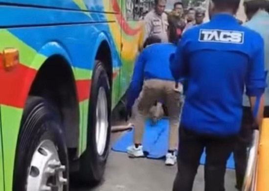 Pria Tanpa Identitas Tewas Diduga Tertabrak Bus di Terminal Poris Plawad