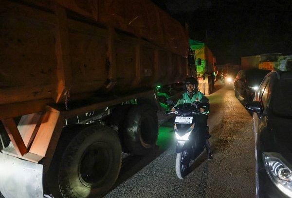 relaksasi jam operasional truk tambang di Parung (5)
