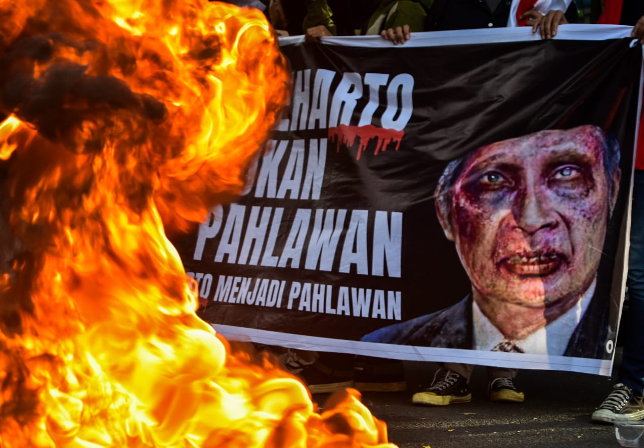 Mahasiswa tolak Gelar Pahlawan Soeharto (2)