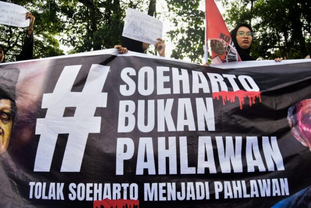 Mahasiswa tolak Gelar Pahlawan Soeharto (3)