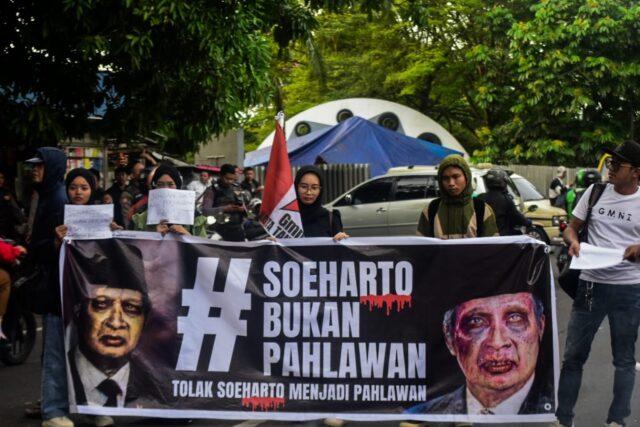 Mahasiswa tolak Gelar Pahlawan Soeharto (6)