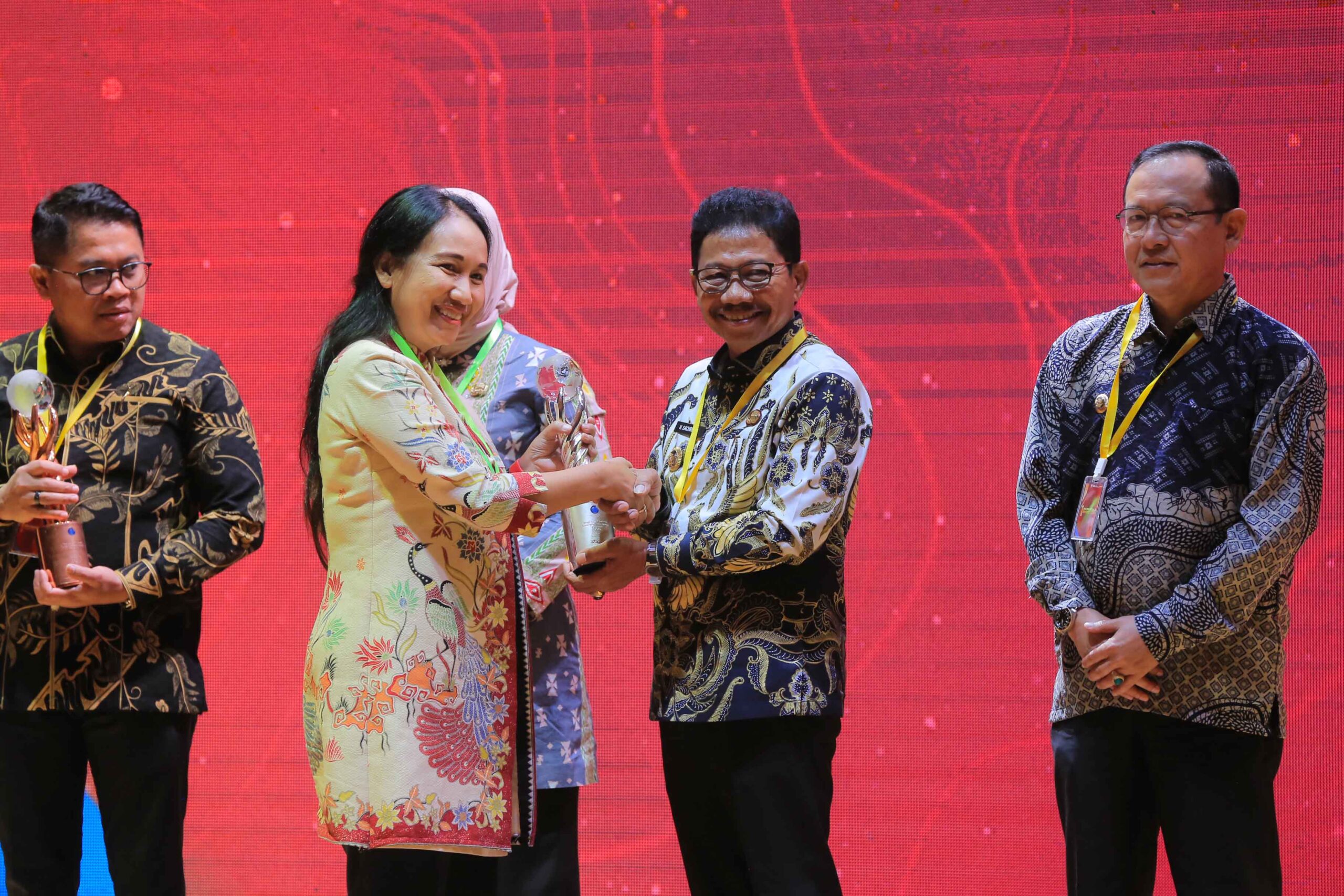 PENGHARGAAN BHUMANDALA AWARD - WALIKOTA 2