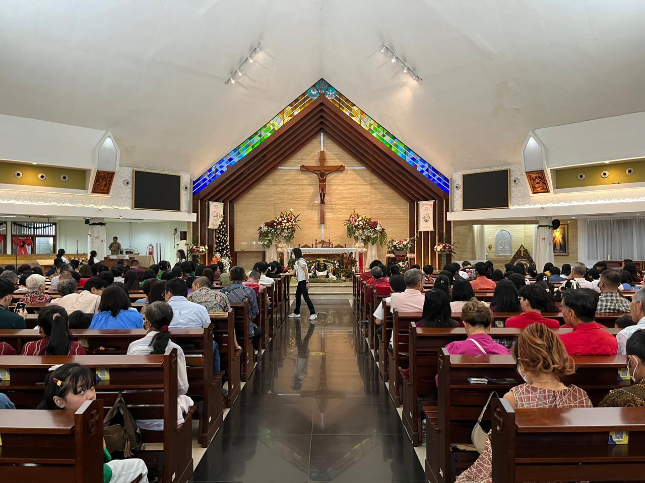 Misa Malam Natal di Gereja HSPMTB Paroki Tangerang Diikuti Hingga 14.000 Umat