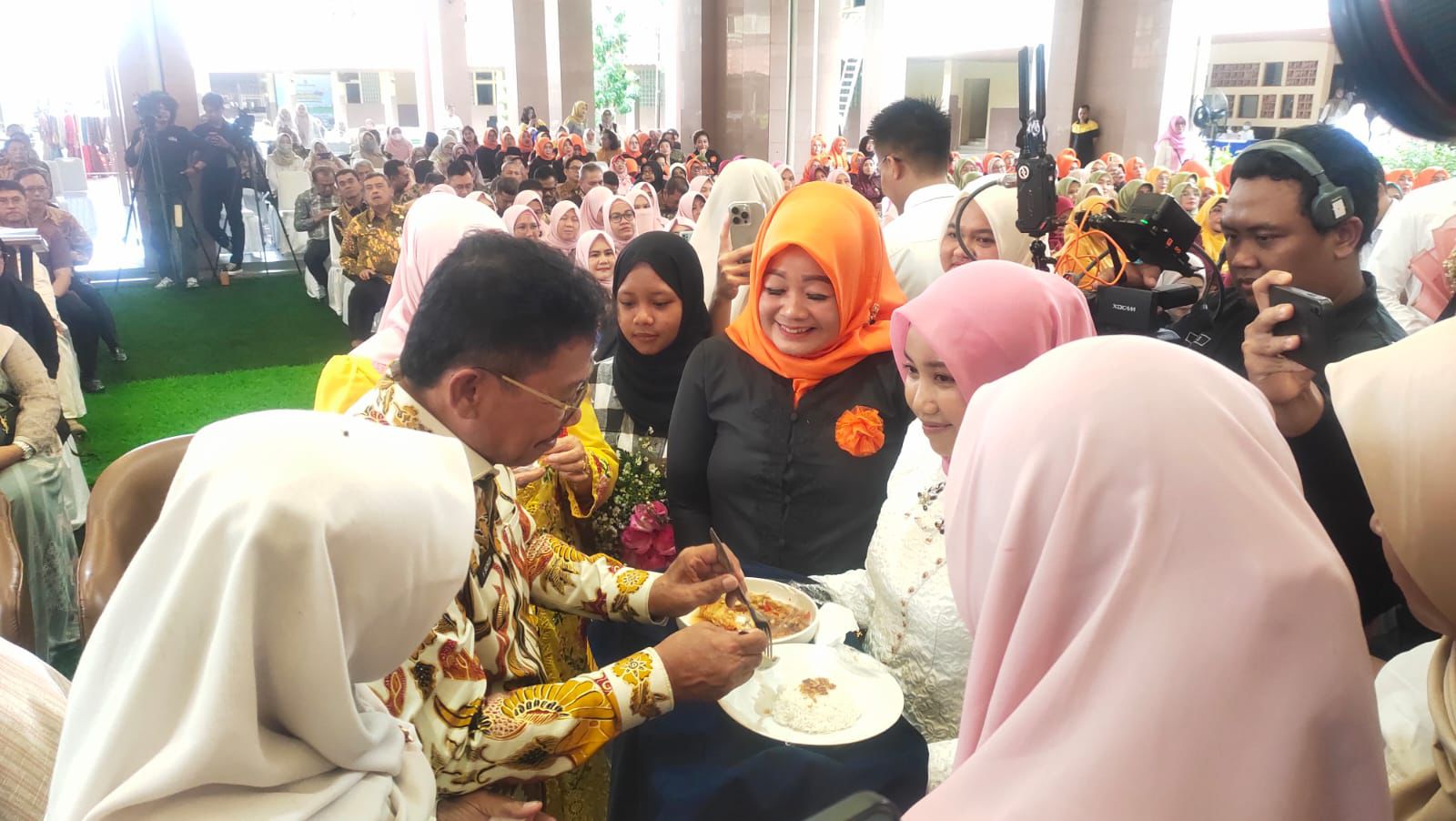 Peringatan Hari Ibu ke-97 di Kota Tangerang Dipenuhi Senyum dan Antusias Warga