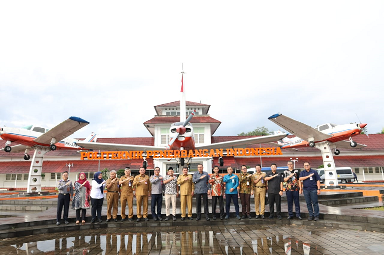 Pemkab tangerang kerjasama dengan polteknik penerbangan curugg