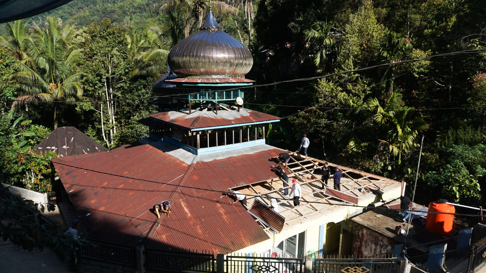 Perbaikan masjid di lokasi bencana Sumbar (12)
