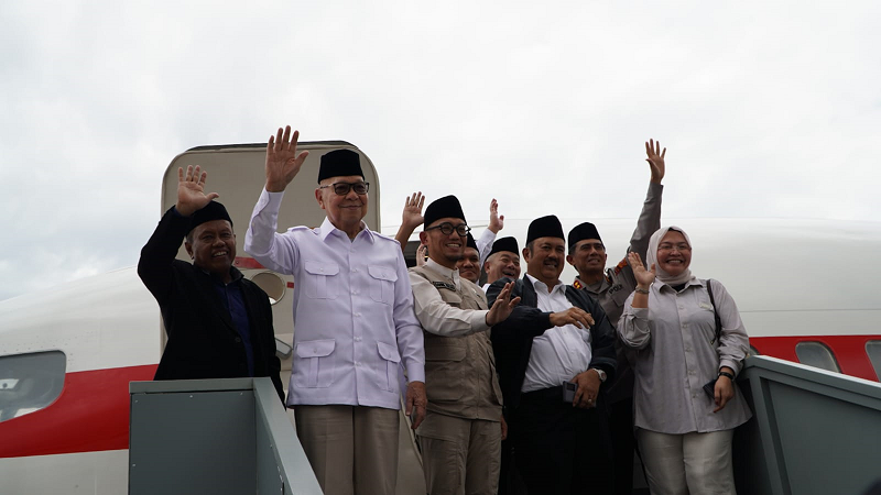 Garuda Serahkan Mockup Pesawat PK-GGD untuk Simulasi Manasik di Asrama Haji Aceh